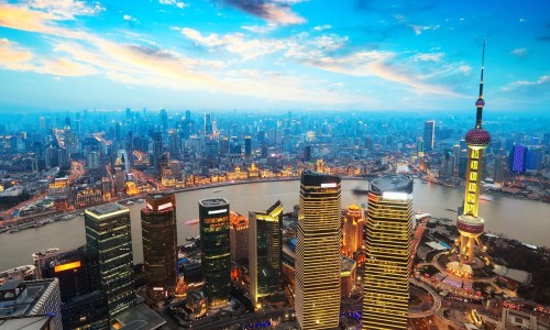 港媒文章《美國唱衰中國經(jīng)濟(jì)，是“矮個(gè)嘲笑高個(gè)”》（環(huán)球網(wǎng)）