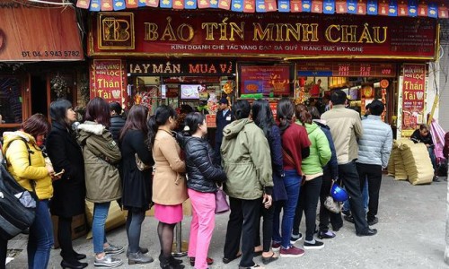 越南、泰國民眾排長隊買黃金（環(huán)球時報）